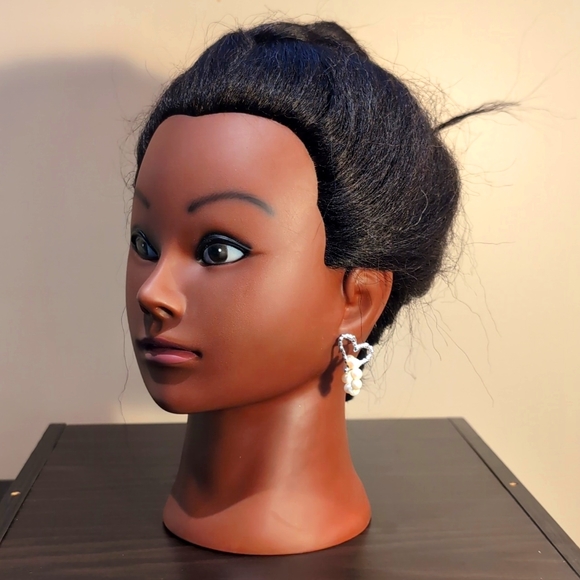 Pearl Heart Earrings - Picture 4 of 5